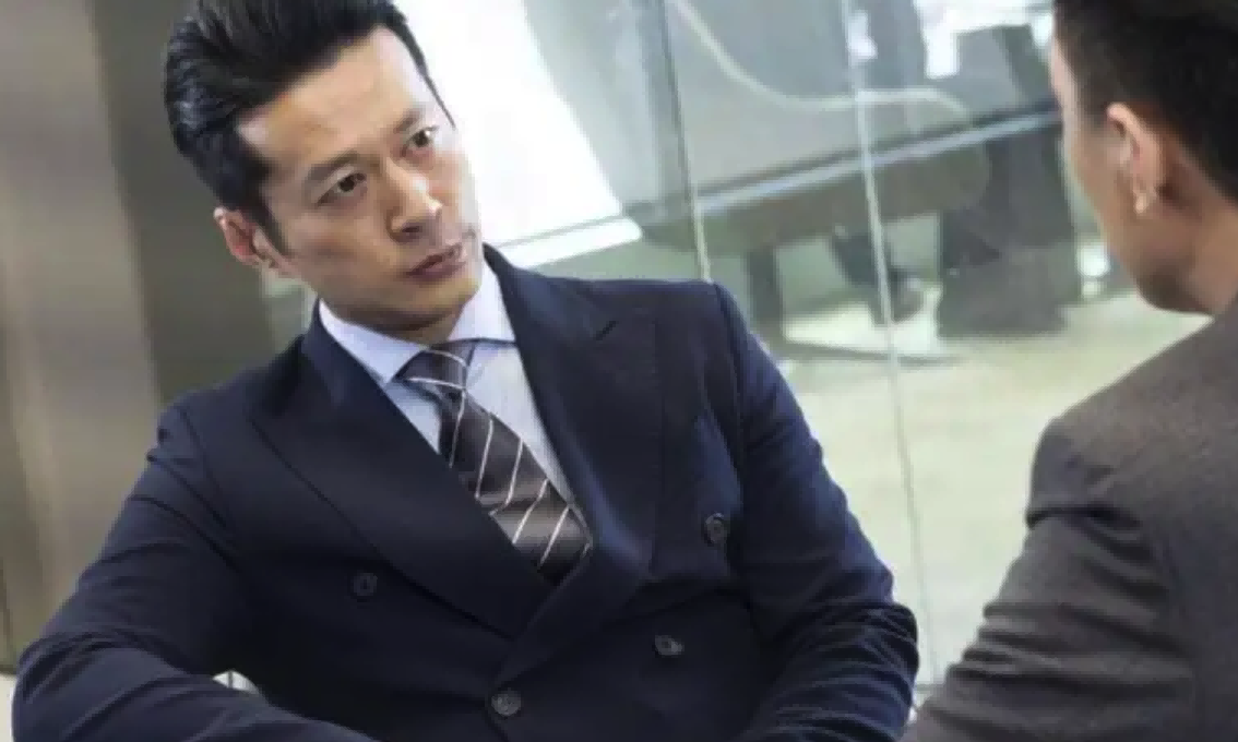 杨洋|同为“西装男神”,把杨洋肖战和靳东张晋放一起,差距就出来了