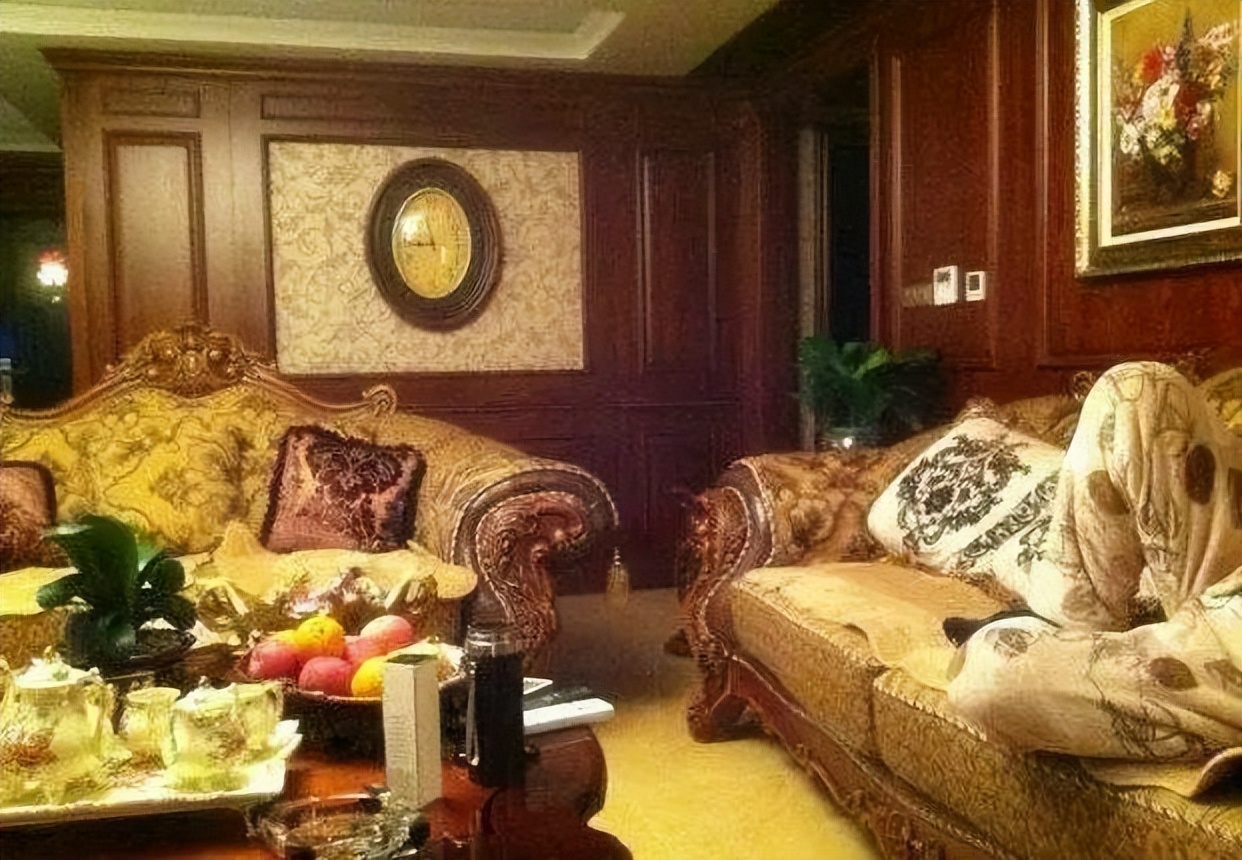 晒晒婆家准备的婚房，装修花120万，光餐桌4万，冰箱你都没见过！