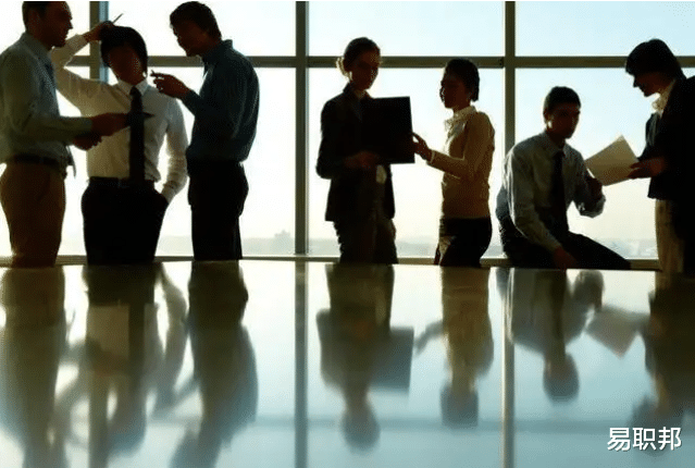 裁员潮|996、裁员潮、35岁危机...年轻人该如何混迹职场？