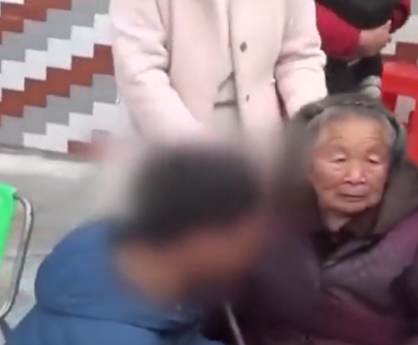 河南年轻夫妇被害孩子失踪,17年后警方强行开棺找回男孩