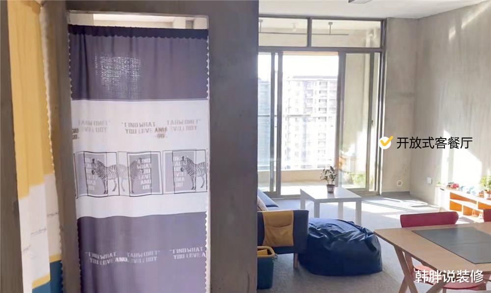 为了省钱直接入住毛坯房,花1万多布置水电和家具,竟然有点羡慕