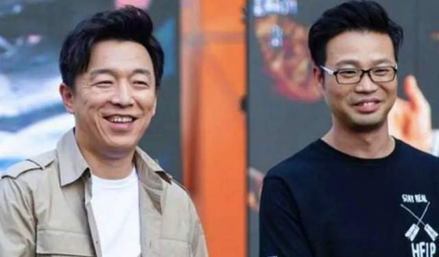 |王迅与美女富婆聚餐，豪宅内金碧辉煌似五星酒店，不见小17岁娇妻