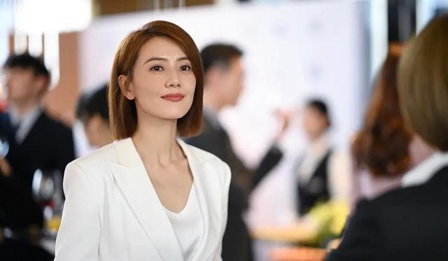 面膜 气质女神高圆圆晚宴造型,服装、珠宝都好看,就是发型老气像品如