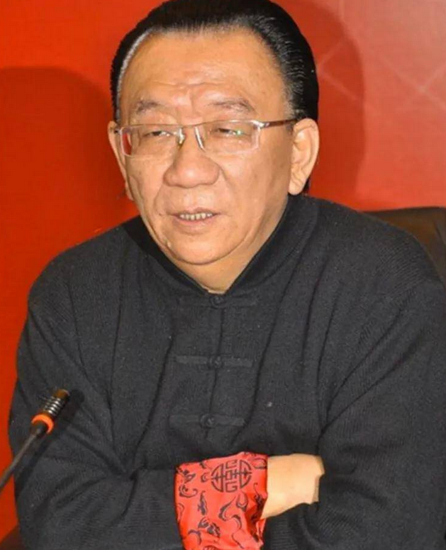 相声|76岁侯耀华：岳云鹏说的春晚相声，搁以前要被轰下台，甚至挨顿揍！