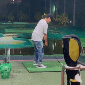 林俊杰|林俊杰新冠痊愈后现身，与父亲打高尔夫，粉丝合照特意嘱咐别公开