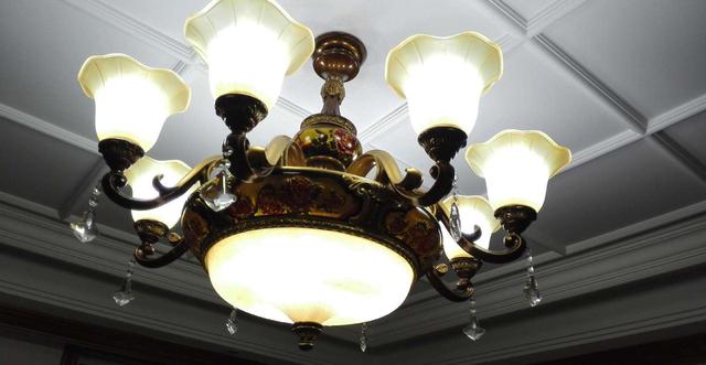 灯具款式别瞎选,选错费电又昏暗,2种款式不要选,2种款式放心选