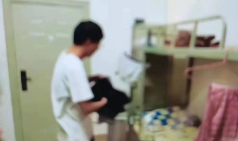 |一大批22届本科毕业生，进厂拧螺丝，“读书无用论”再度风起云涌