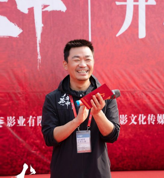 王宝强|王宝强最新近照引热议，模样大变酷似汪小菲，好友被指像王思聪