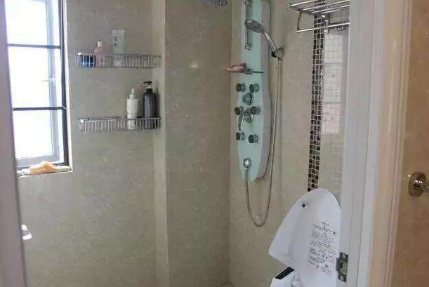 晒晒表妹的婚房,主卧卫生间太尴尬了,看得我耳红心跳!