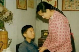 童星|他曾是当红童星，父母离世后败光千万遗产，现只能靠捡垃圾为生