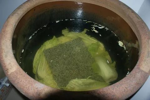 疫情下“酸菜缸里扔裤衩”,东北大妈的发飙