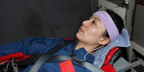 |航天英雄王亚平有了新职务，名利双收，结婚照丈夫帅气又有才