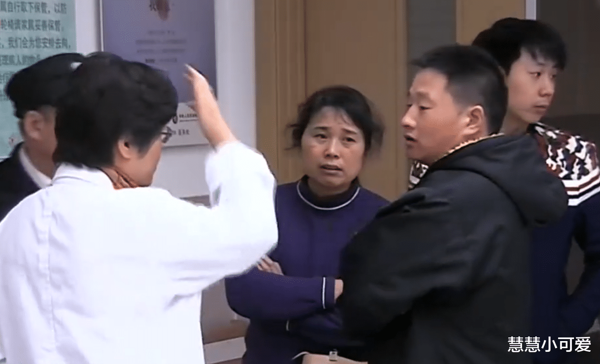 18岁孕妇被捅6刀,病危时却没家人联系方式,父亲三次劝说终和好