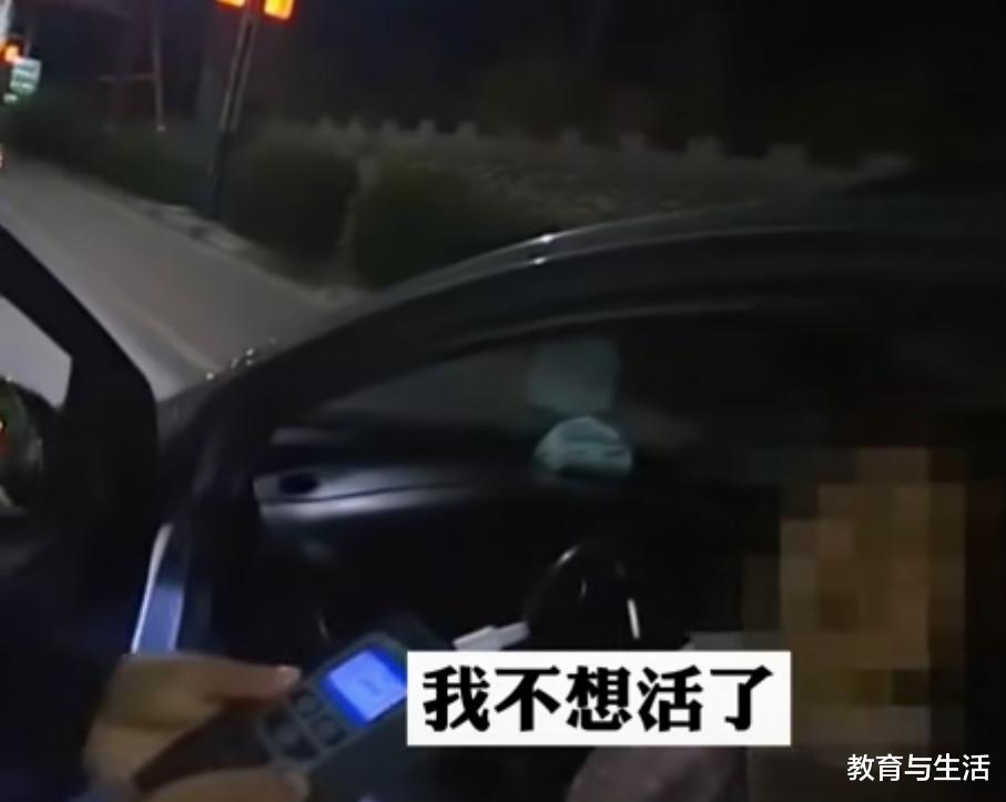 女子穿睡衣酒后驾驶被查:我妈才50岁,死了,我想找我妈去
