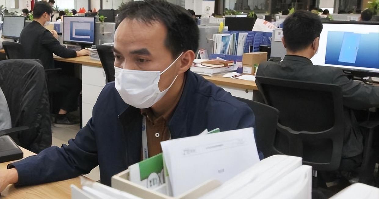 “铁饭碗真好”，体制内员工频频请假，私企员工却一直坚守岗位