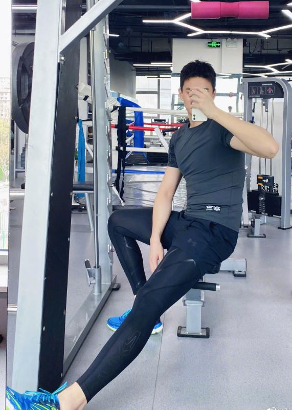 孙杨|孙杨回应不训练传闻，展示傲人麒麟臂，网友：直播带货的噱头