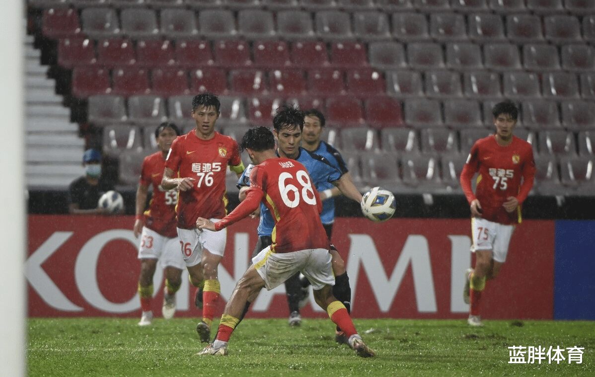 广州队|从0比8到0比1！这支广州队在亚冠进步明显，赢得球迷点赞