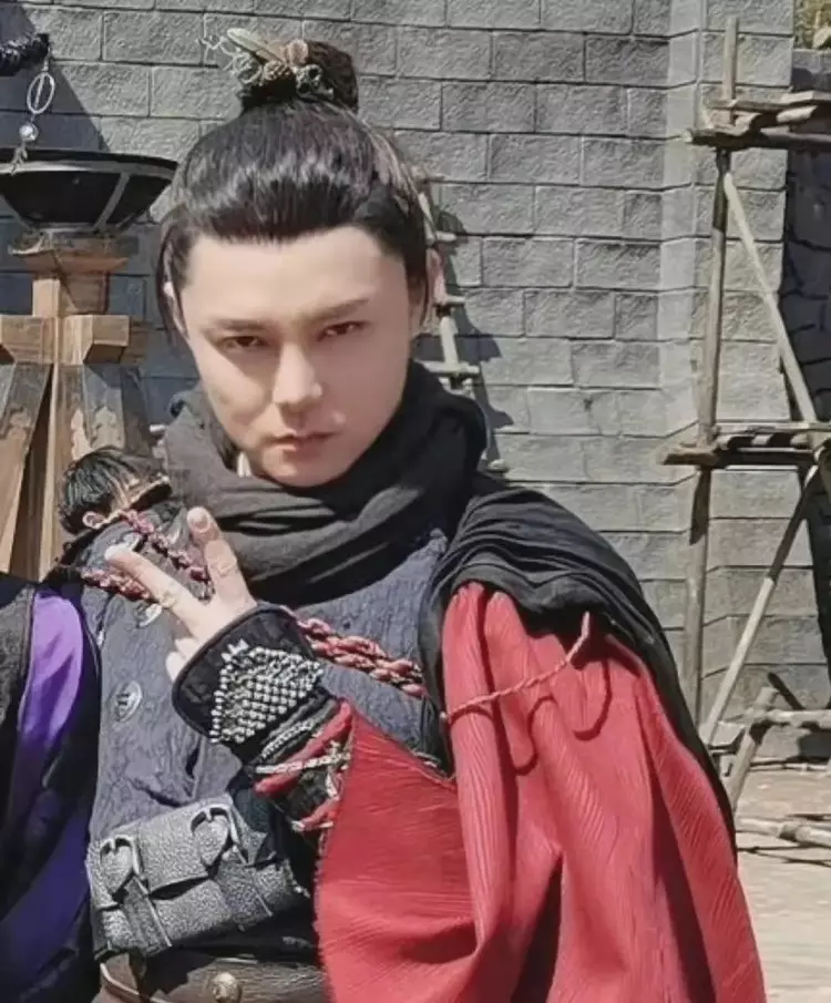 黄晓明|越瘦越难看的男明星:罗云熙幻灭,黄晓明泯然众人,张若昀变寡相