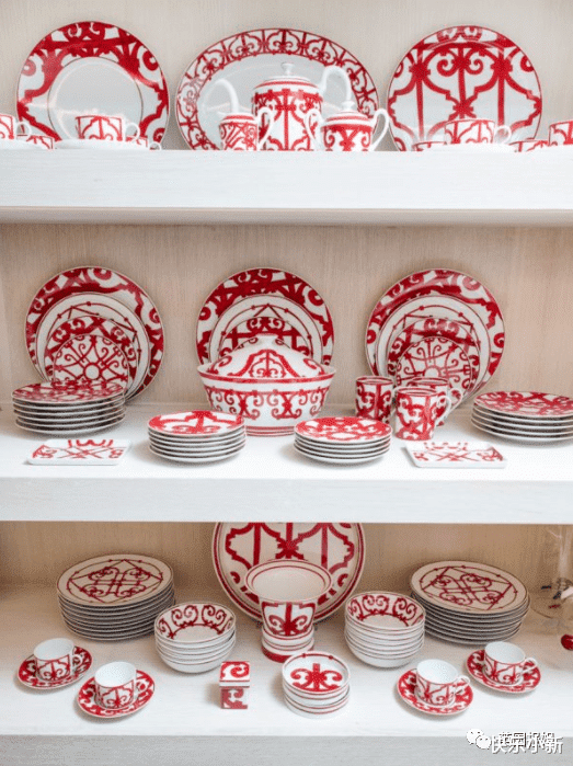 金·卡戴珊|卡戴珊晒豪宅被群嘲?食品间比一般公寓大,网友骂:太浪费!