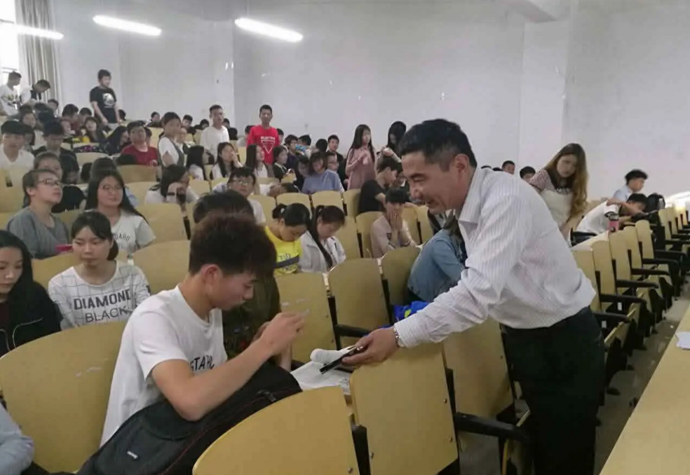 医生|铁饭碗“满意度”排名大洗牌，榜首年薪十分可观，医生意外垫底