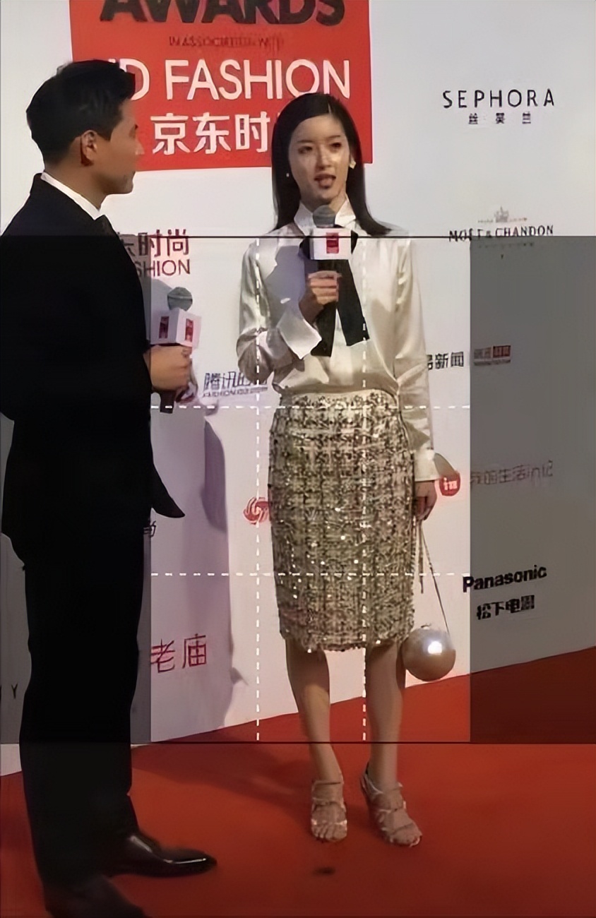 28岁章泽天模样变化大！穿大牌现身活动却好油腻，老太快不像90后