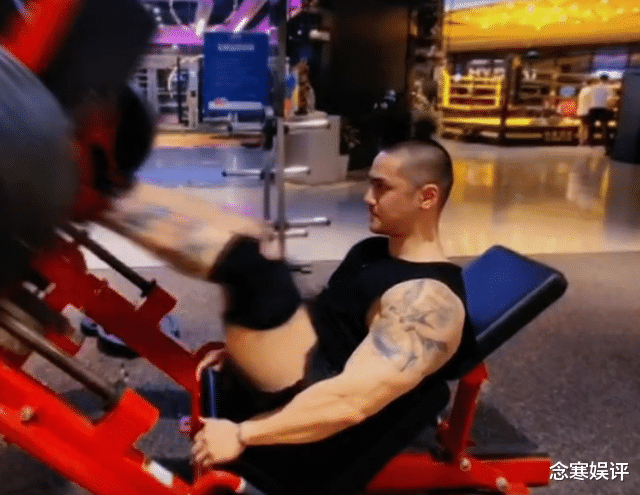 蒋劲夫|唐山打人事件被曝光后，大量网友向蒋劲夫请愿，希望出拳教训暴徒