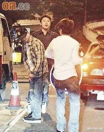 曹格|拉着新欢狂秀恩爱?他是真的放飞自我了!