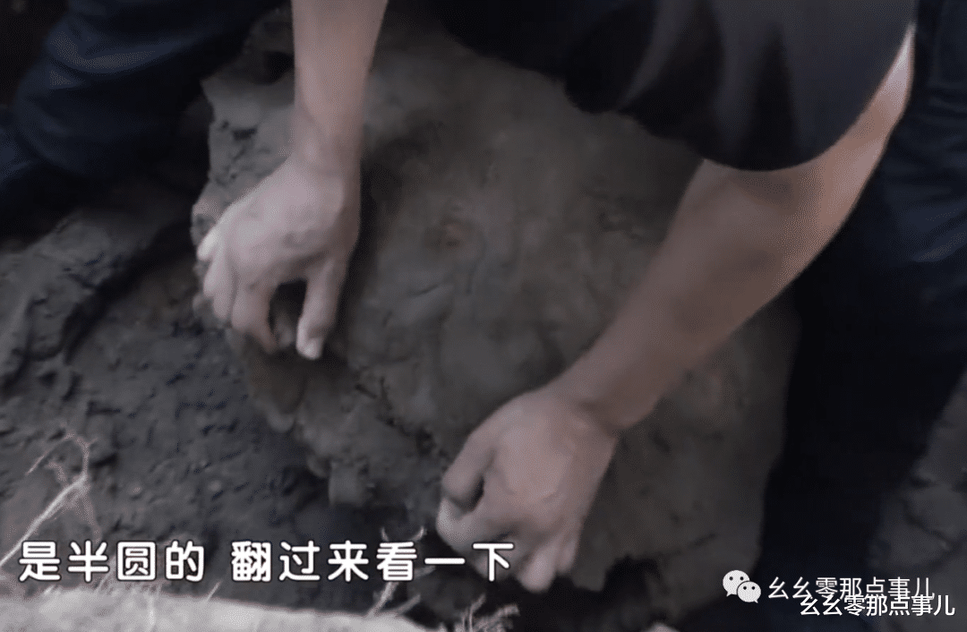 树林惊现俩铁球,疑似地雷太吓人!北京民警:大炼钢铁听过吗?