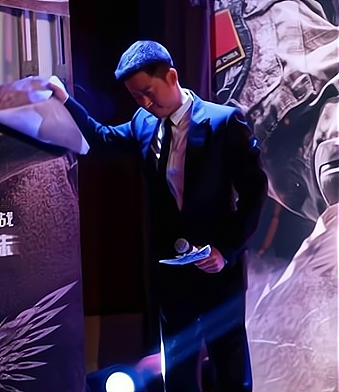 吴京|故意立人设还是临时起意?吴京在战狼发布会怒撕海报,发飙反被赞