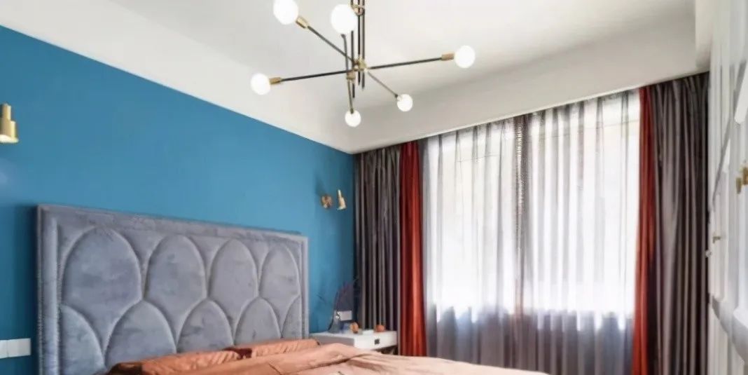 138平米三代同堂,阳台一分为二打造餐厅和飘窗,漂亮又实用