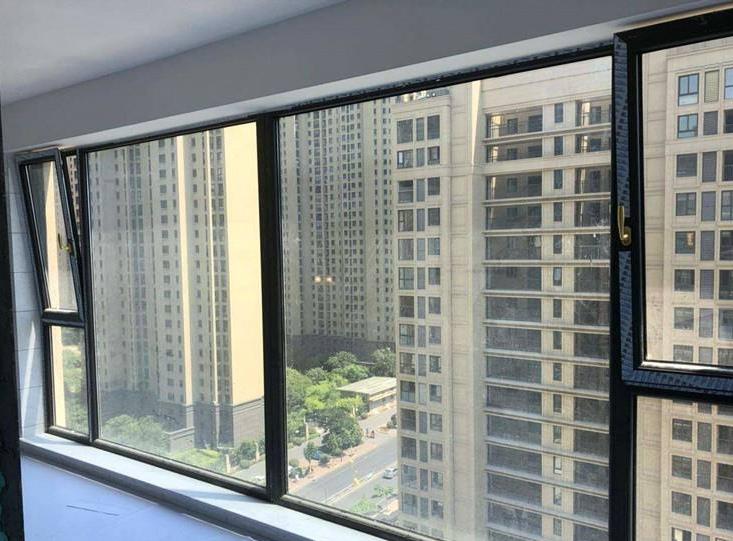 封阳台有4种封窗方法，看完就知道怎么选了，但要注意4个选择建议