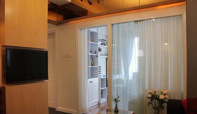 52㎡酒店公寓装修，细节都爆发能量，电视挂冰箱后面你见过吗？