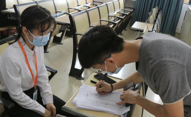 华为|理不直气也壮？毕业生要“五险”被hr嘲笑：你以为你来当公务员呢