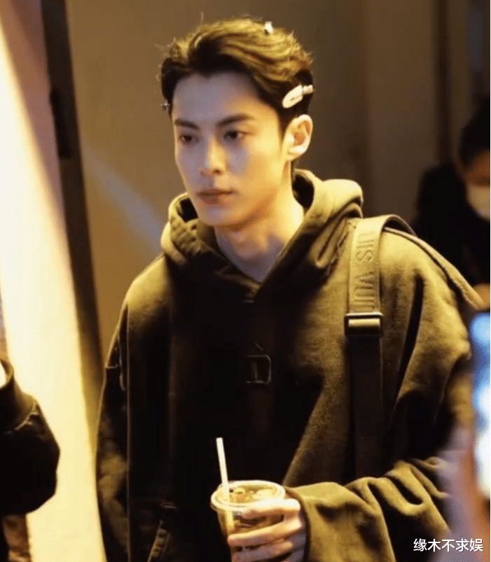 王鹤棣|撕番、换角、假牌照！《以爱为营》剧组风波不断，连累王鹤棣白鹿被嘲