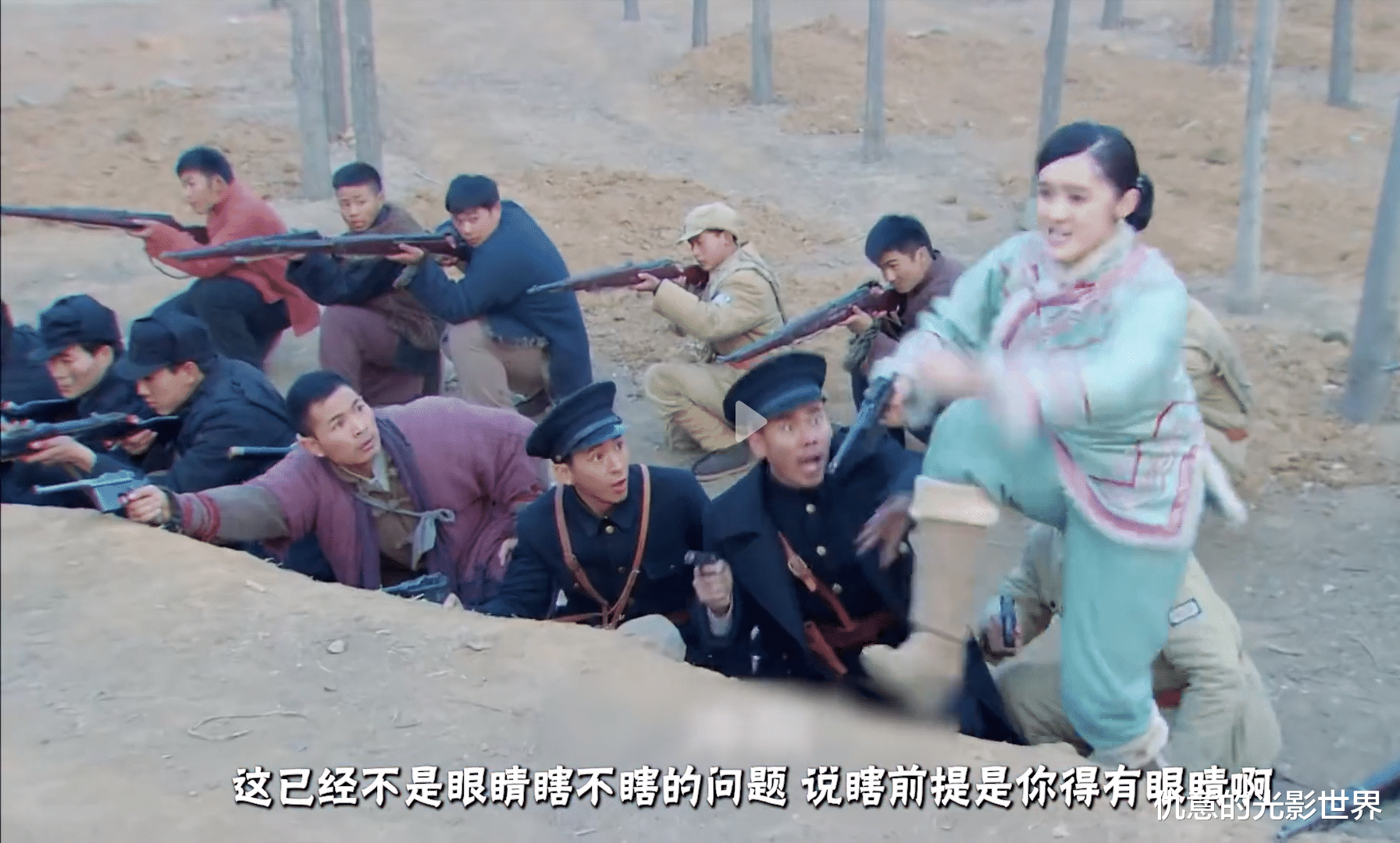鸡蛋|抗日神剧名场面：旗袍女一打三、战场喝咖啡、穿粉缎棉袄野外伏击
