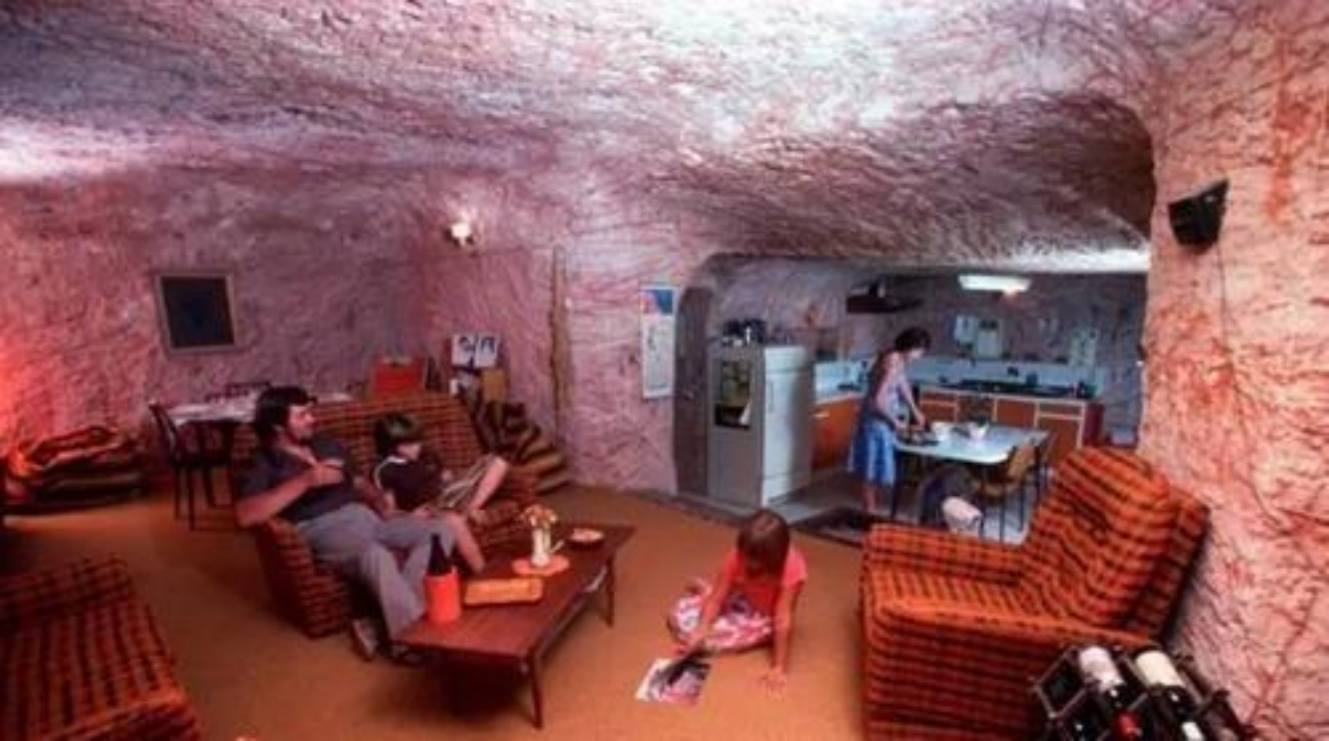 胡杨林|世界上最极端的两个居住地，温差100多度，人们热到搬到地底