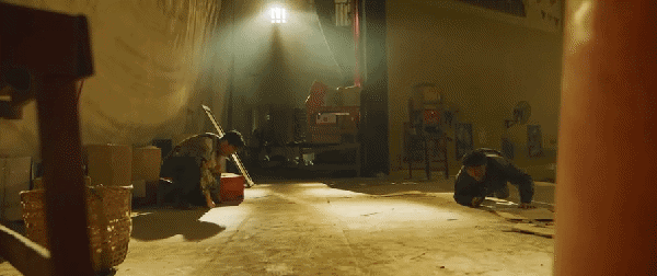 孔孝珍|一上映就拿下榜单第一,没想到,54岁邹兆龙又打出了一副“王炸”