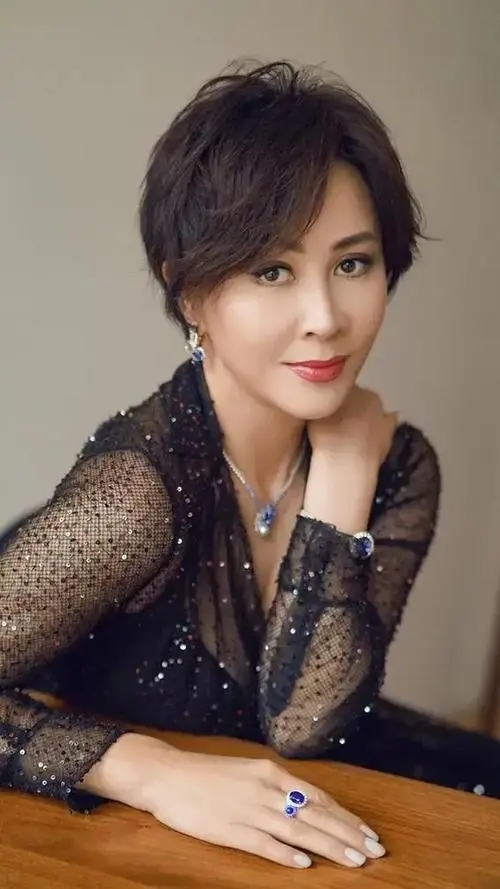 刘嘉玲|“港圈大姐大”刘嘉玲的劲爆往事和奢靡人生