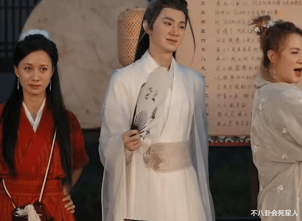 吴彤|娱乐圈明星,正在靠“贩卖情怀”赚得盆满钵满