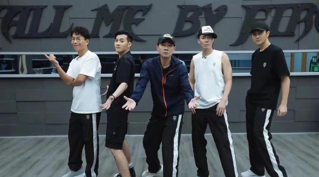 周杰伦|2022跨年晚会：江苏卫视已官宣，湖南卫视网传的嘉宾阵容引期待