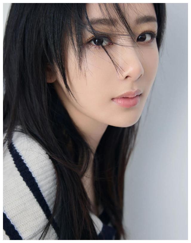 杨紫|杨紫30岁生日写真,洒脱随性,灵动自然