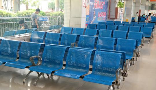 公共场所的座椅，为什么有那么多的洞洞？真的是为了方便放屁吗？