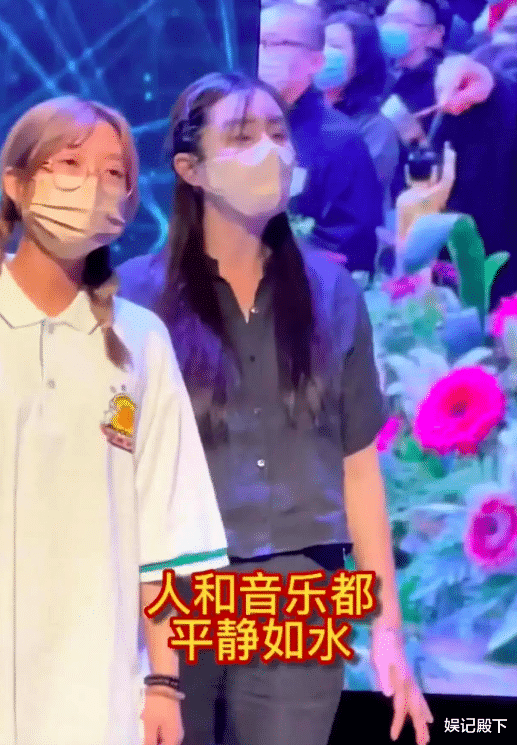 王祖贤|王祖贤近照美人感消失殆尽，弯腰驼背身材臃肿，面目全非一言难尽