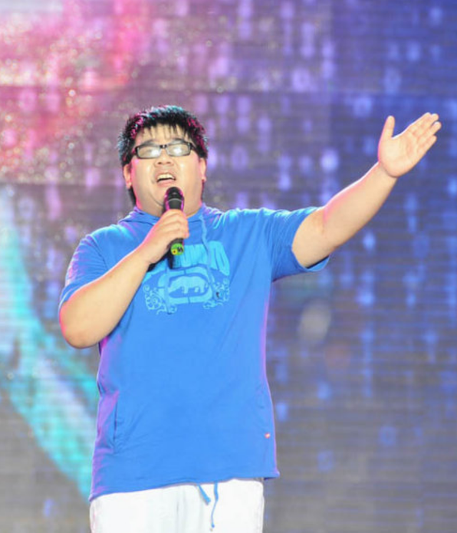 盲人|盲人歌手杨光:走红后被“雪藏”,娶美妻生儿子,如今怎样了?