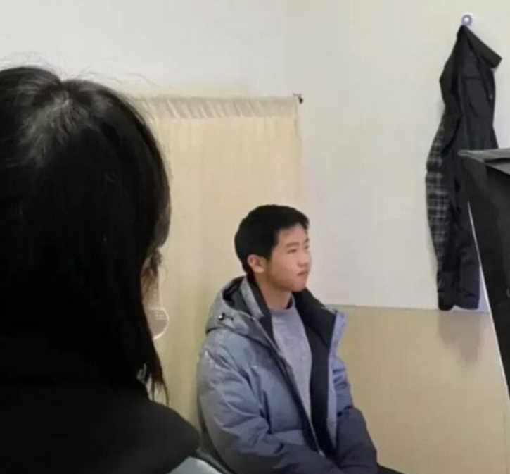 懒羊羊|孙卓改名为懒羊羊，晒健身照走型男路线，养父发声指责他不懂感恩