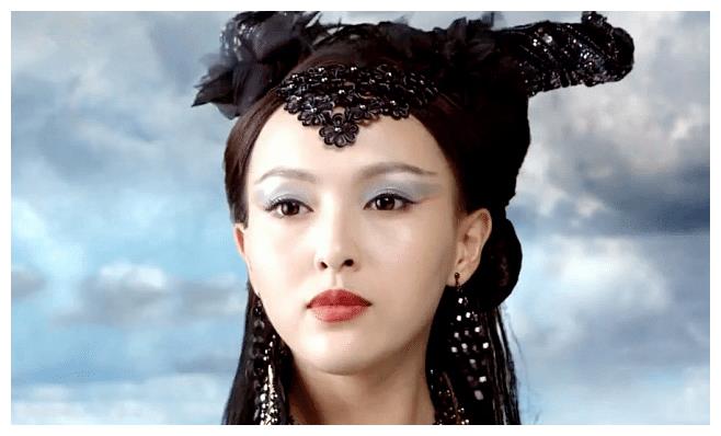 唐嫣|难怪说唐嫣不能傻白甜，表情复杂，五官乱动，像极了落跑甜心女主