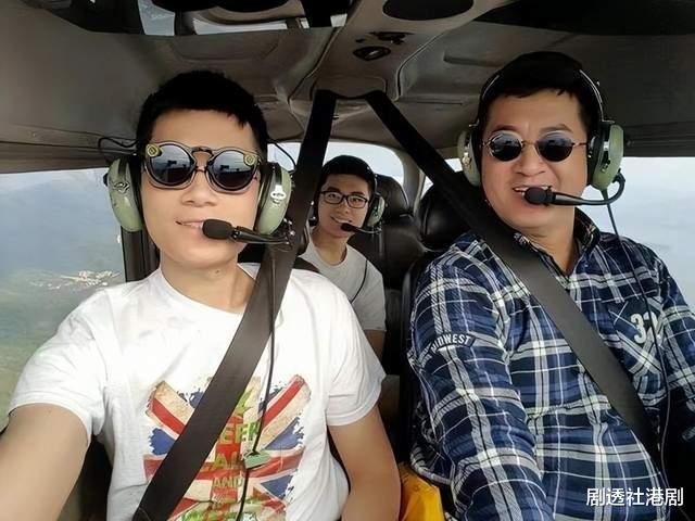 TVB|TVB知名男星新剧状态年轻!喜欢开飞机,资产近20亿却爱买百元T恤