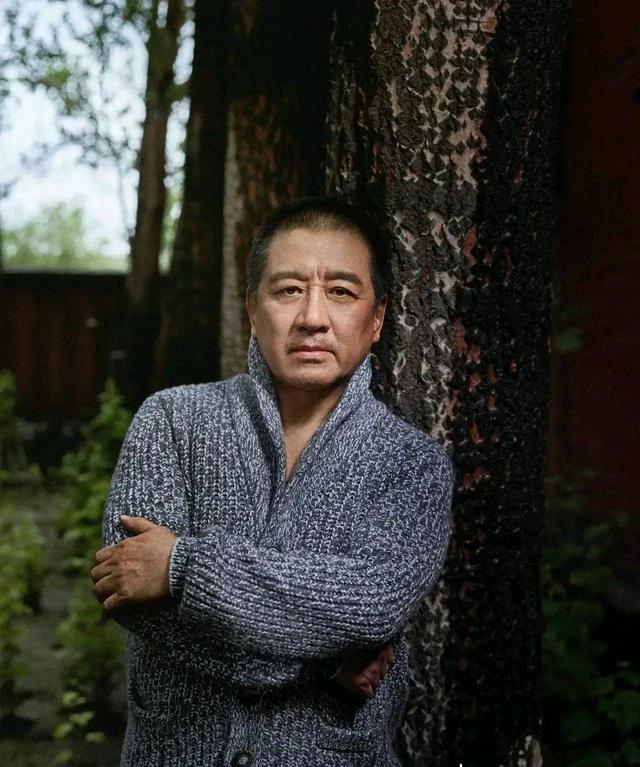 殷桃|《人世间》演员集体换现代装,雷佳音一如既往的憨,殷桃气场强大