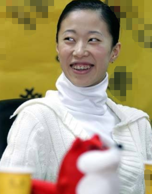 申雪|中国花滑冠军夫妻近况，赵宏博略显老态，申雪却保养得依旧年轻