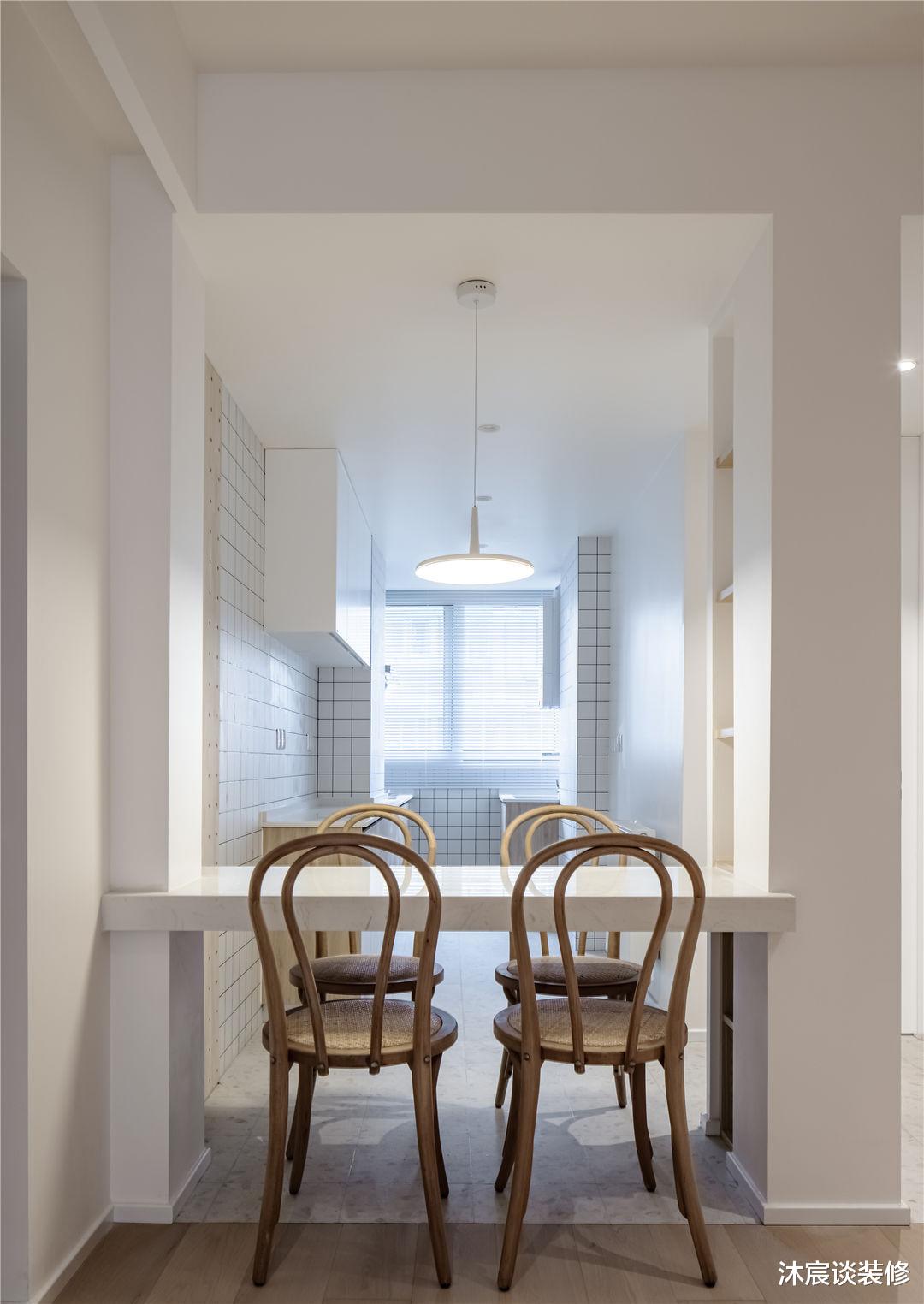 厉害了,她家仅50平,住一家四口,被她装成了三室,还有超多收纳